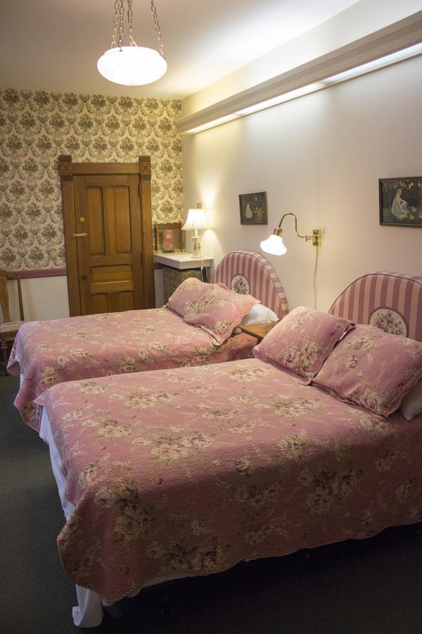 The Cottage House Council Grove 外观 照片
