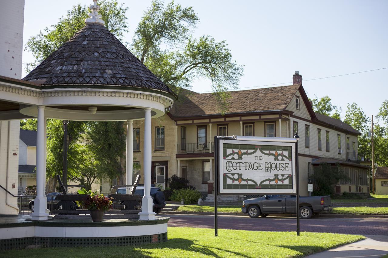 The Cottage House Council Grove 外观 照片